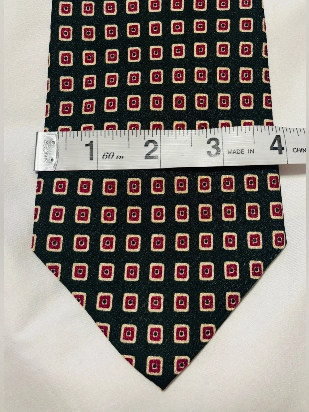 Polo Ralph Lauren Men’s Geometric Pattern Green and Red Necktie 58”